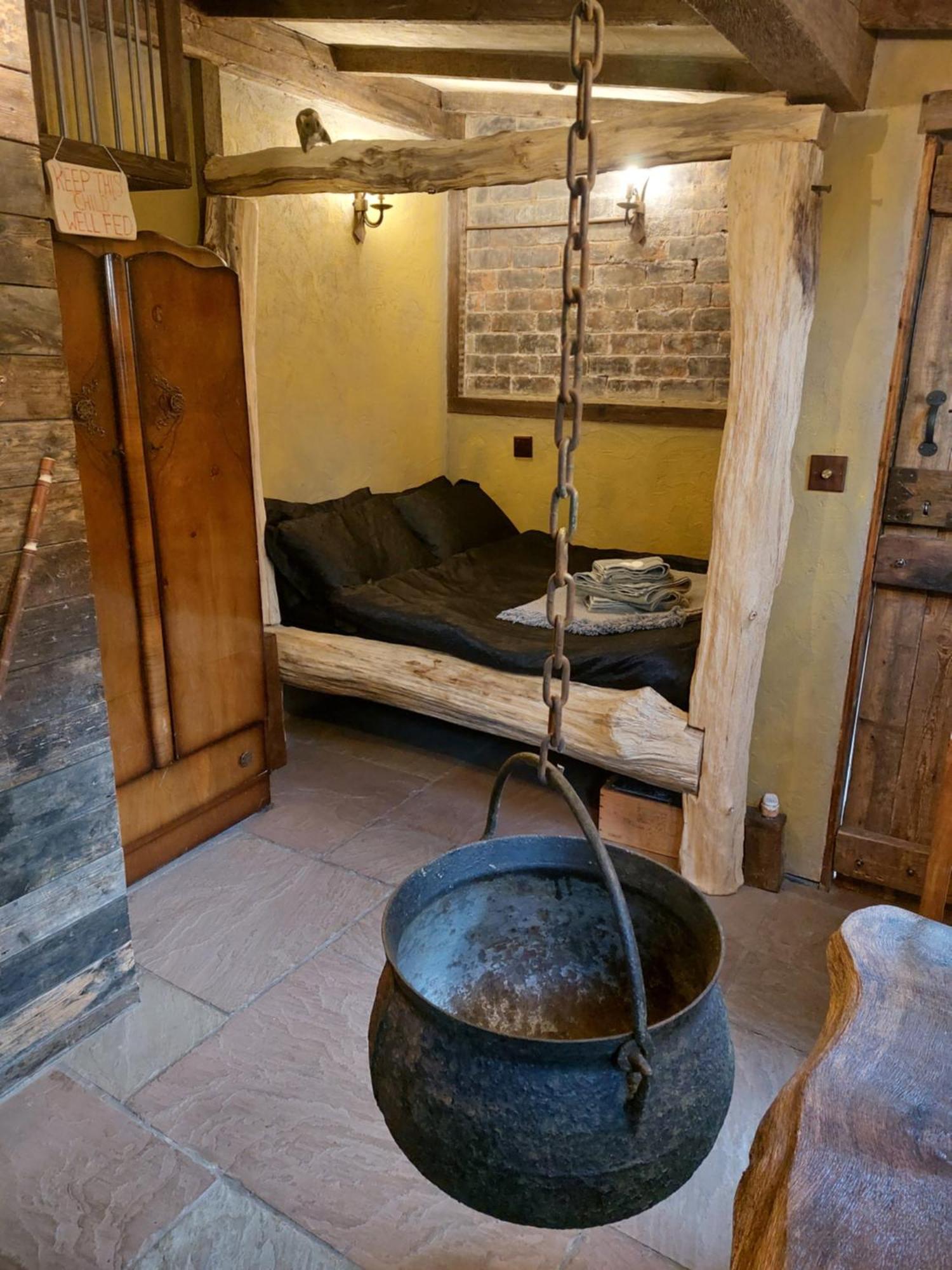 A Little Bit Of Magic - Witchcraft York Exterior foto